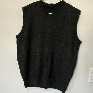 Britches Men’s Charcoal V-Neck Wool Blend Sweater Vest. XLT